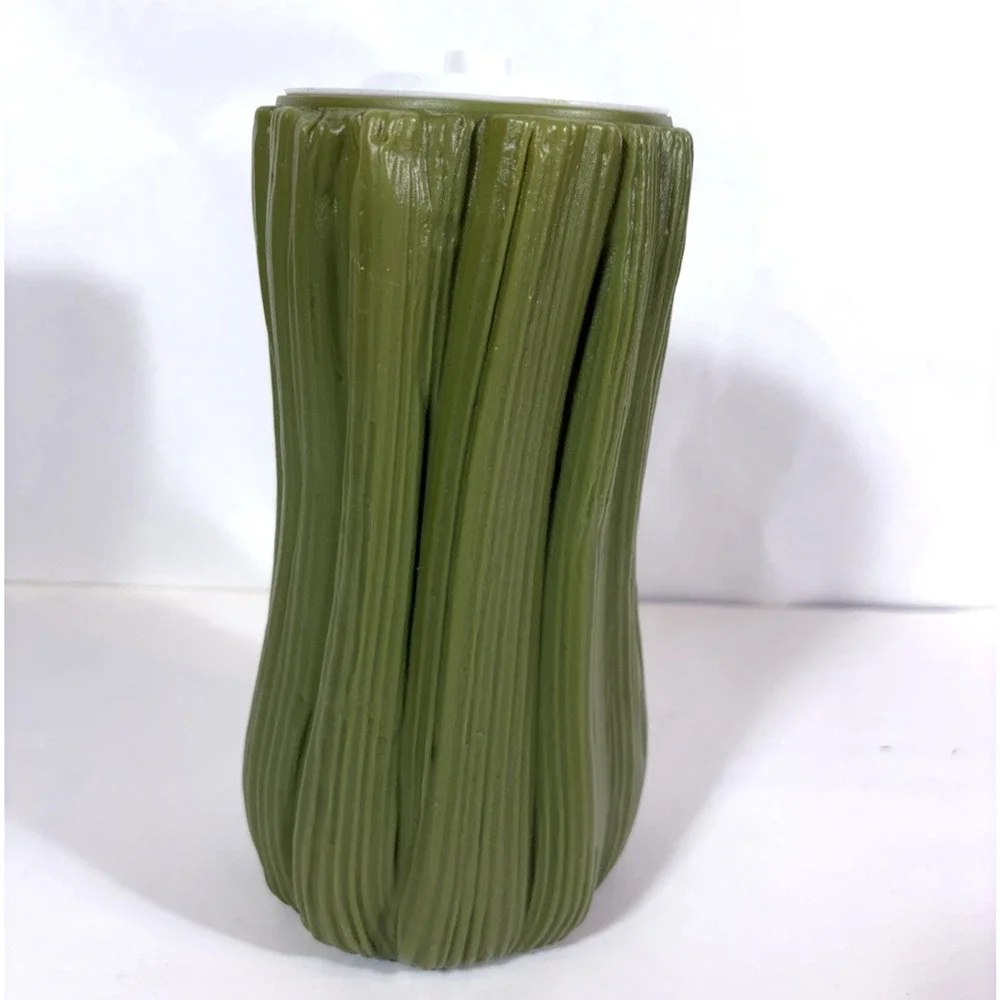 Vintage Sterilite Celery Crisper Vegetable Shaped Green Plastic Container w/ Lid